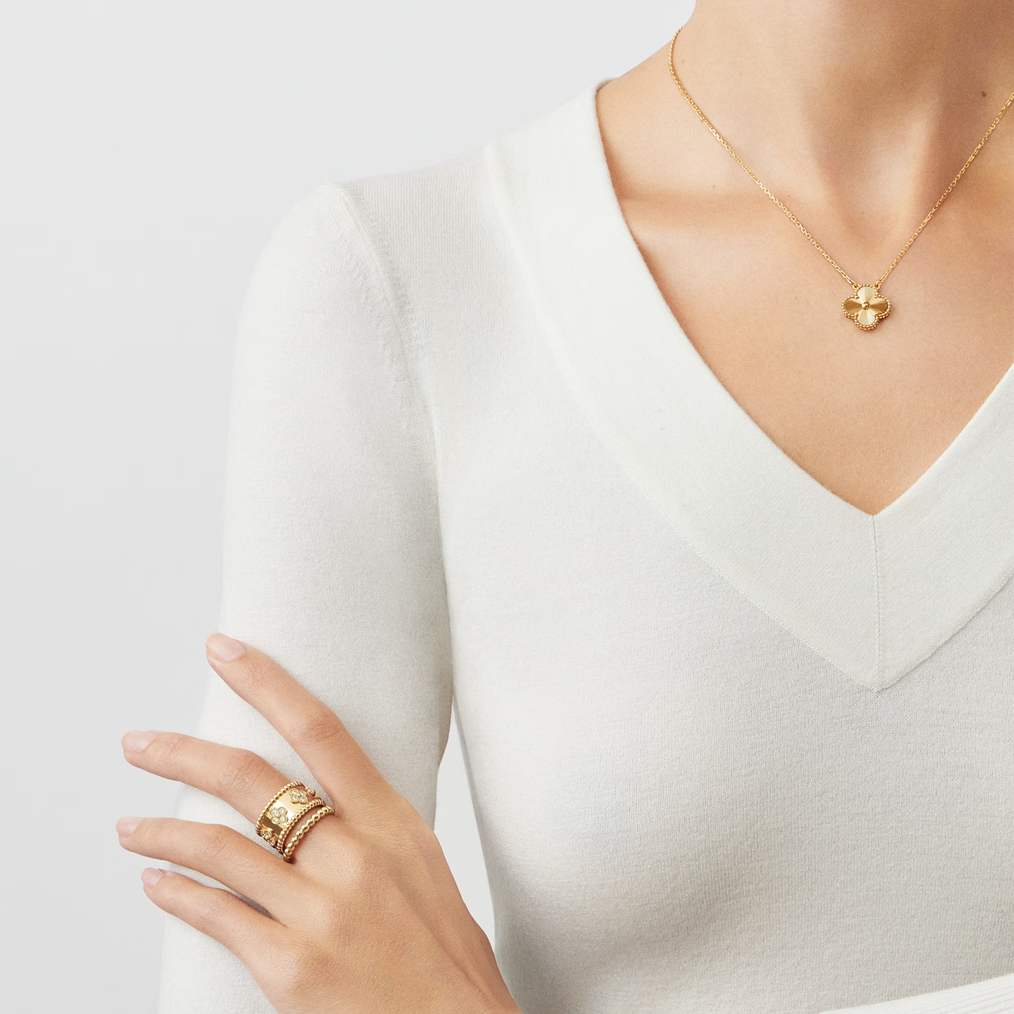 Lumière Clover Motif Pendant