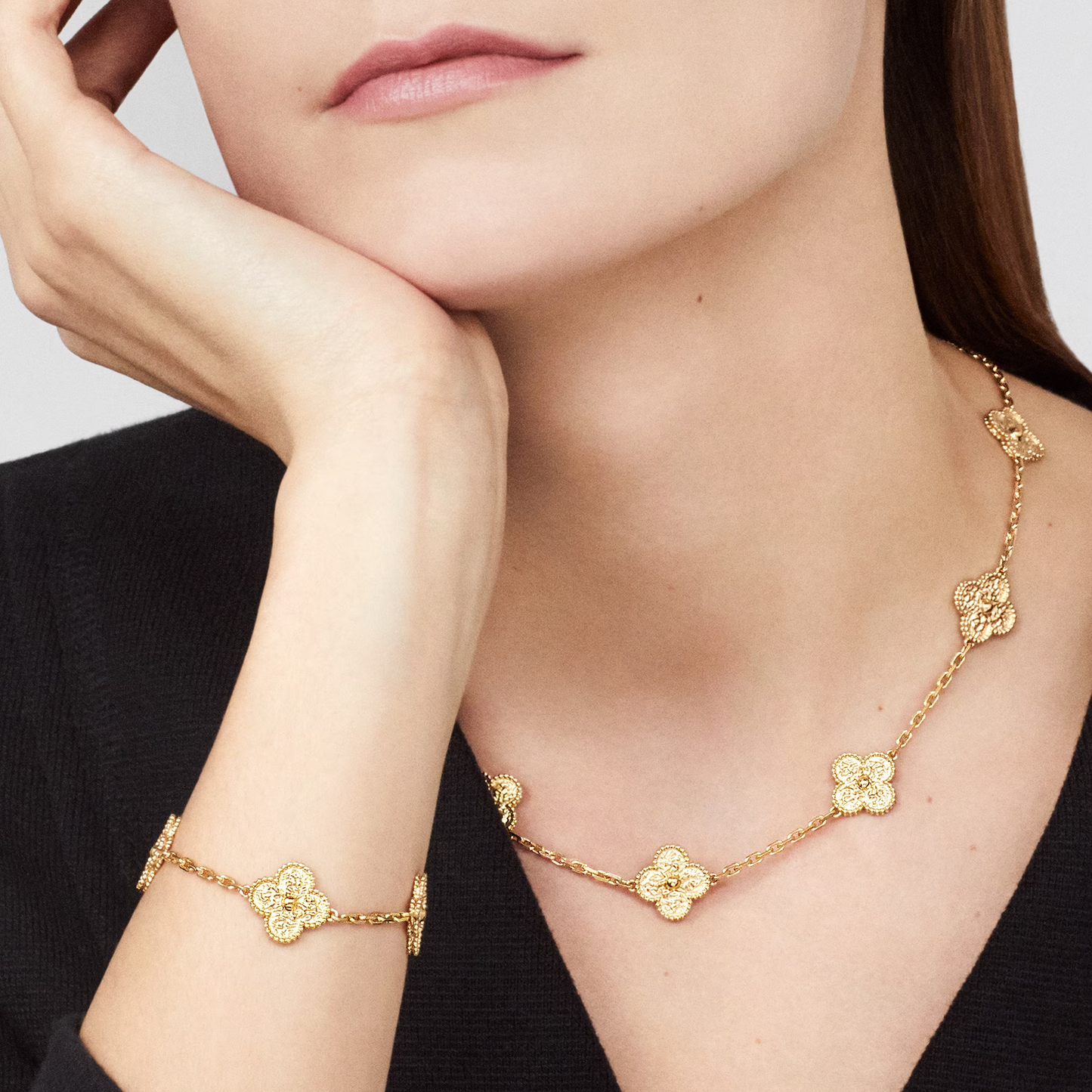 Grainé Clover Motif Necklace