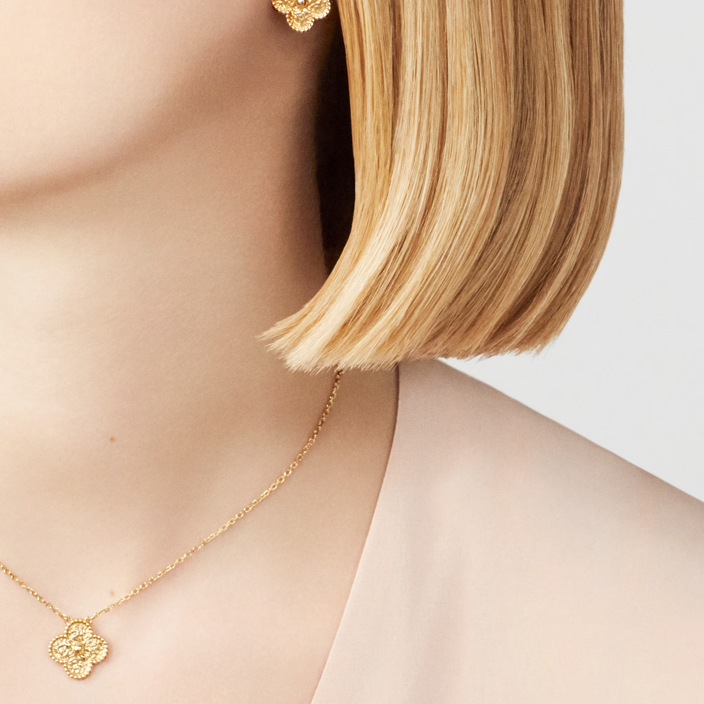 Grainé Clover Motif Pendant