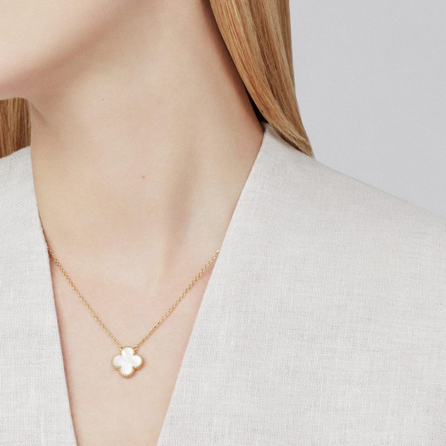 Mother-of-pearl Clover Motif Pendant