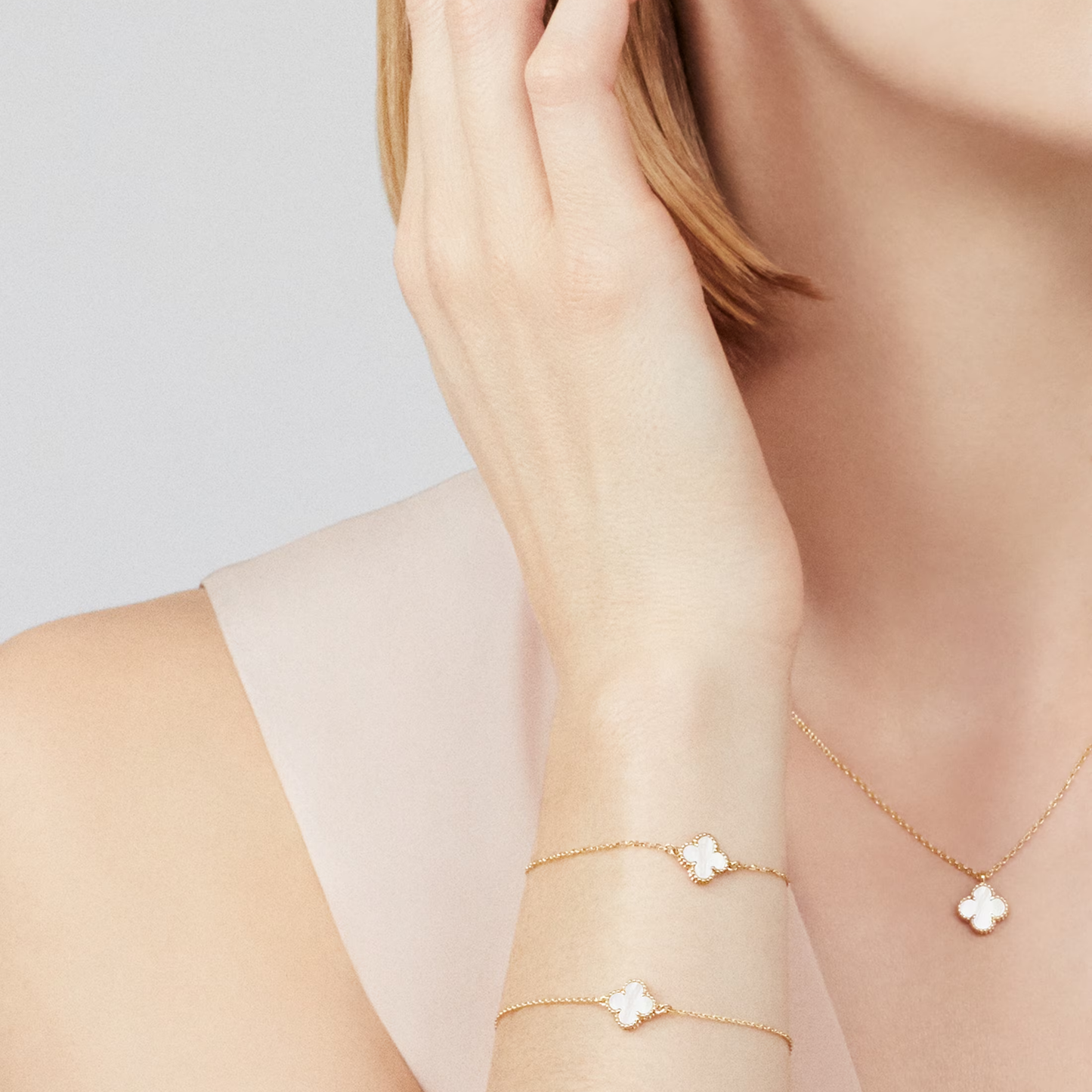 Mother-of-pearl Petite Lucky Clover Bracelet