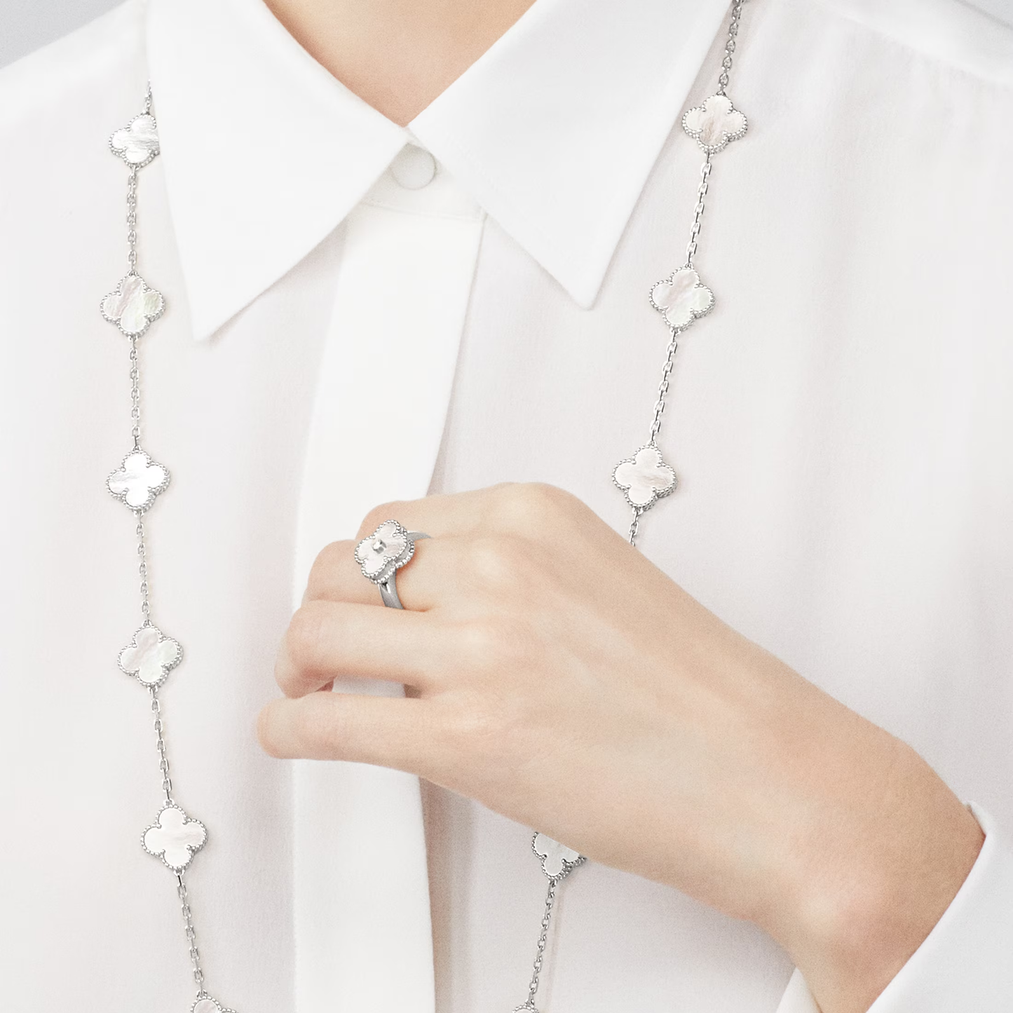 Mother-of-pearl Lucky Clover Ring