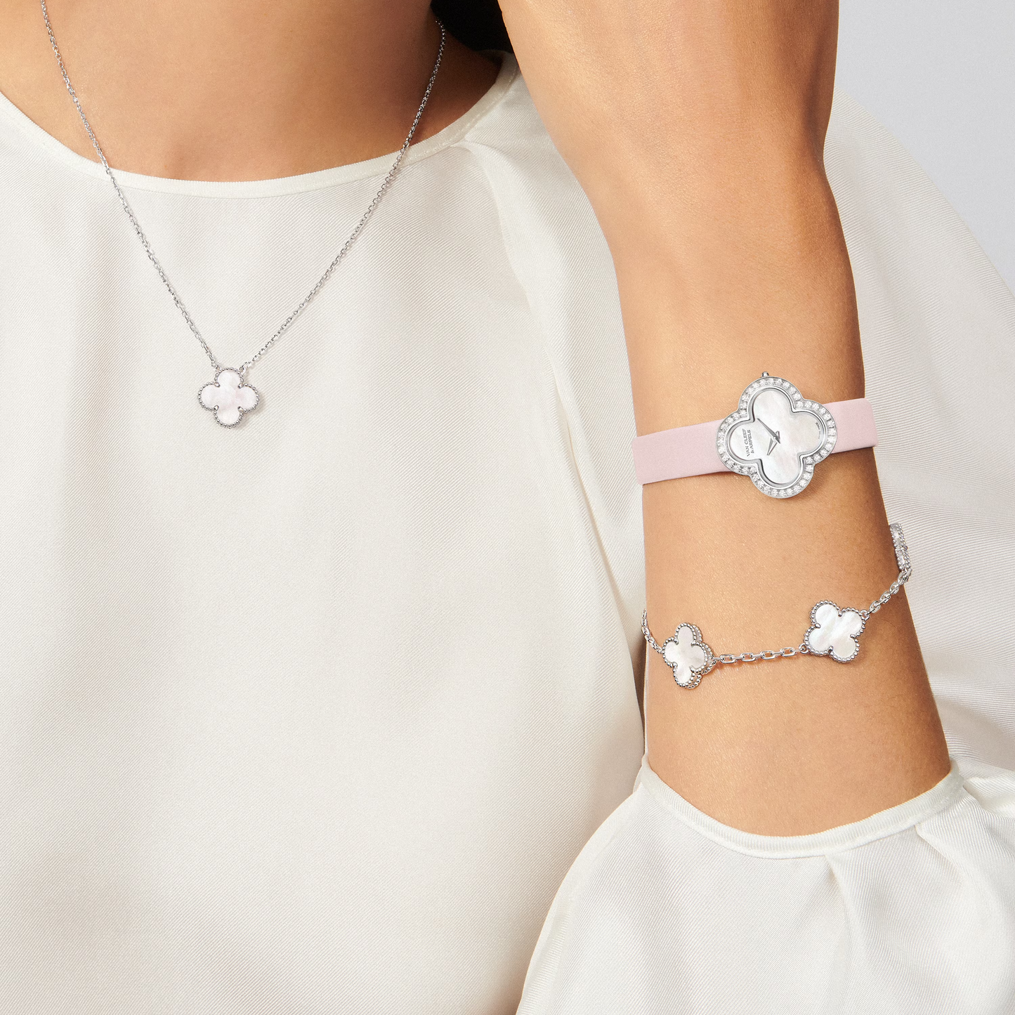Mother-of-pearl Lucky Clover Pendant