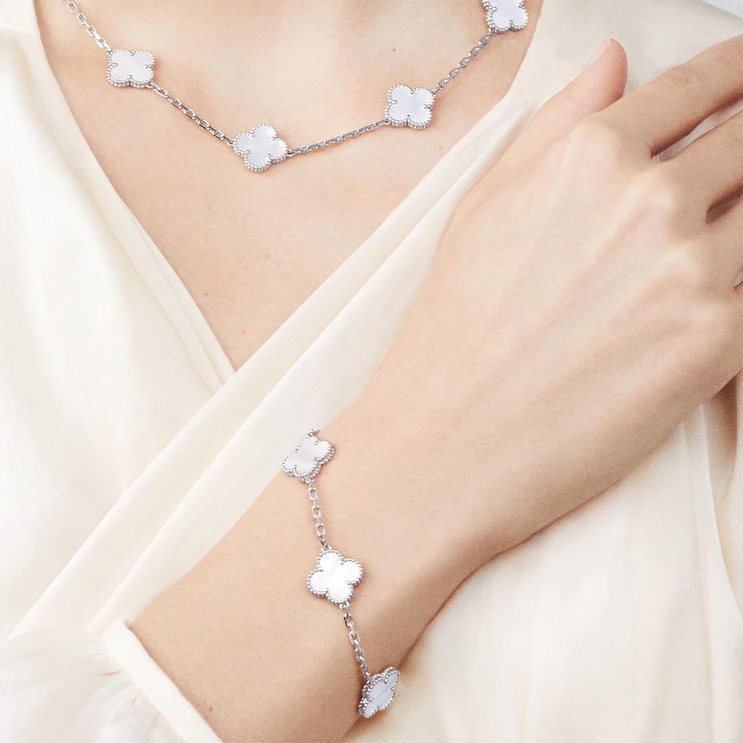 Mother-of-pearl Clover Motif Bracelet
