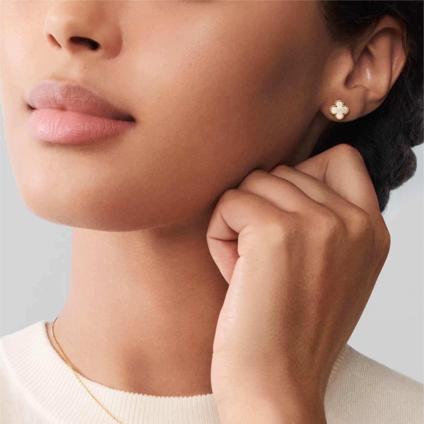 Mother-of-pearl Petite Lucky Clover earstuds