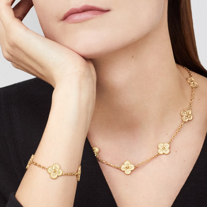 Grainé Clover Motif Necklace