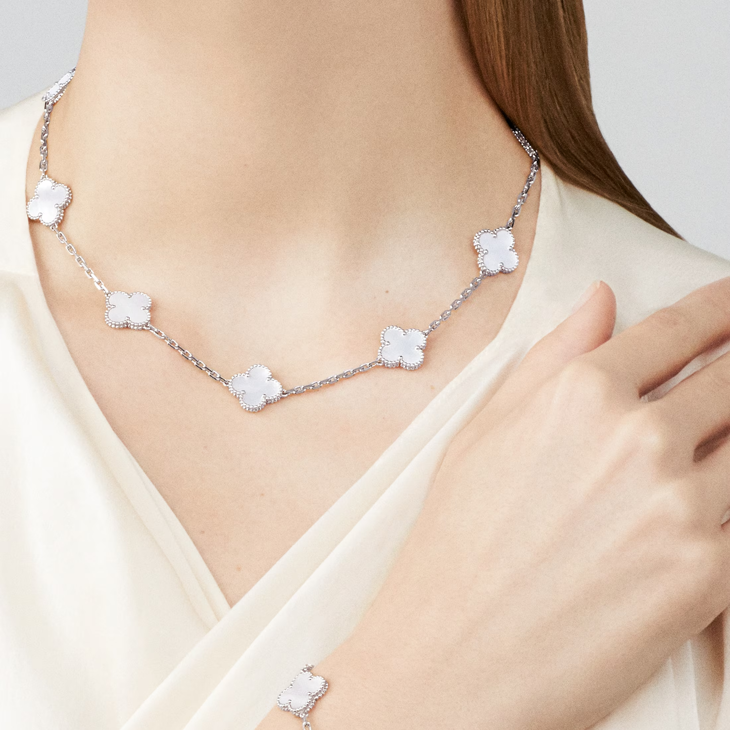 Mother-of-pearl Lucky Clover Necklace