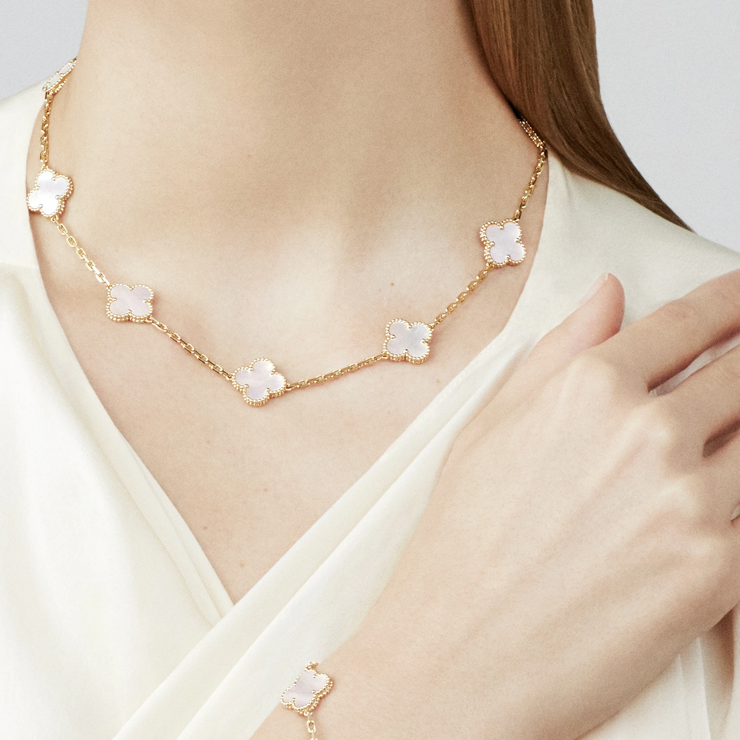 Mother-of-pearl Lucky Clover Necklace