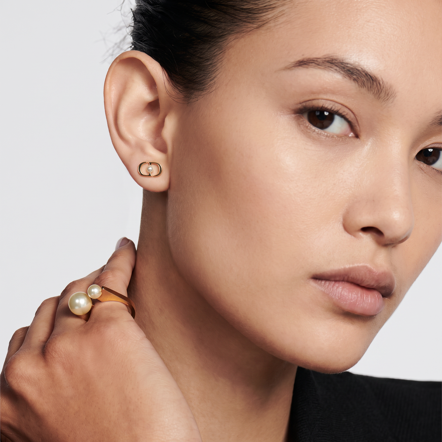 J'adore Emblem Pearl Studs