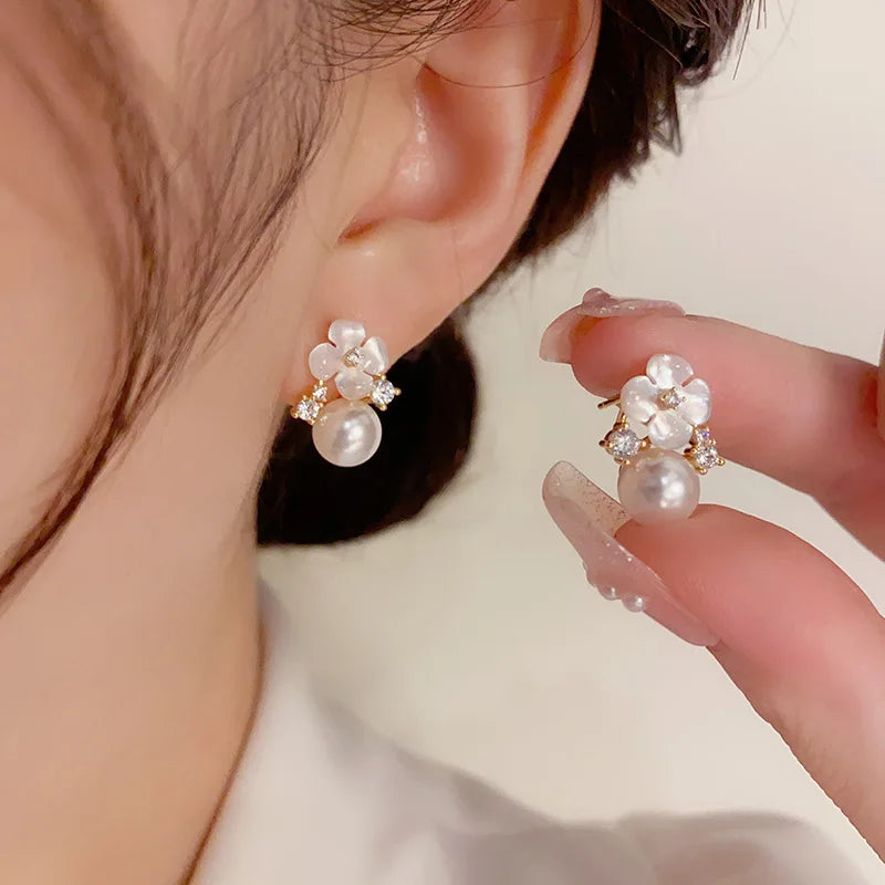 Camélia Pearl Earrings